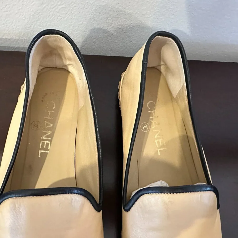 CHANEL 19C Lambskin Beige/Black Mocassins Loafers W/Box women's Size 40
